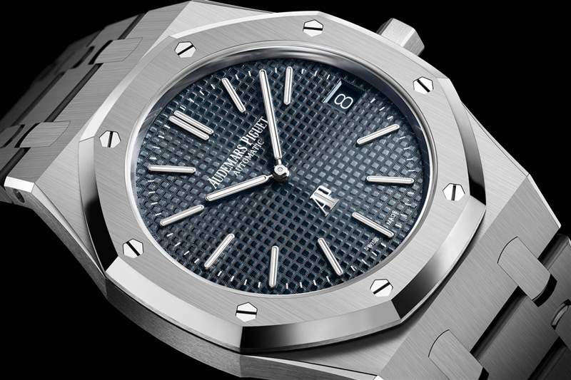 愛(ài)彼推出配備全新機(jī)芯的皇家橡樹(shù)“Jumbo”超薄款(Ref. 16202)-復(fù)刻表