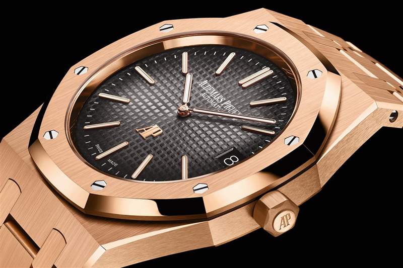 愛(ài)彼推出配備全新機(jī)芯的皇家橡樹(shù)“Jumbo”超薄款(Ref. 16202)-復(fù)刻表