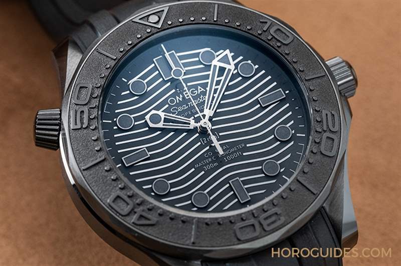 一身黑也要有層次|歐米茄陶瓷黑海馬Seamaster Diver 300M Black Black-復刻表