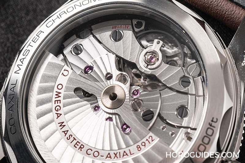 歐米茄第一只青銅表！Seamaster 300 Bronze Gold專利青銅金-復刻表