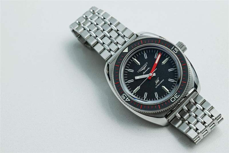 重新踏入高振頻世界！浪琴發(fā)表全新Ultra-Chron超級天文臺腕表-復刻表