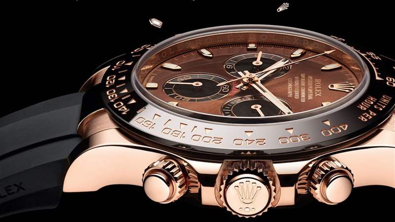 若手表為永恒玫瑰金材質,那么指針和時標也會采用永恒玫瑰金也達到視覺上的和諧統一感。 (rolex官網) 勞力士手表鑄造物料有多講究?即使是鋼表這個零件必然以K金打造-復刻表
