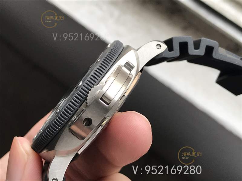 VS廠沛納海799-VS廠沛納海pam799復刻表做工怎么樣碳纖維和鈦金屬結合-復刻表