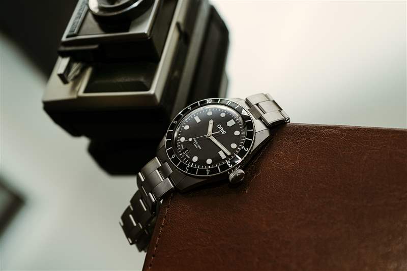 使用新款Oris Divers 65 親身體驗(yàn) 12 小時(shí)表圈和啞光表盤-復(fù)刻表
