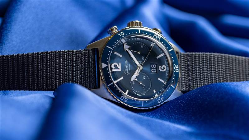 正在推出格拉蘇蒂原創(chuàng)發(fā)布首款潛水員計時碼表-復(fù)刻表