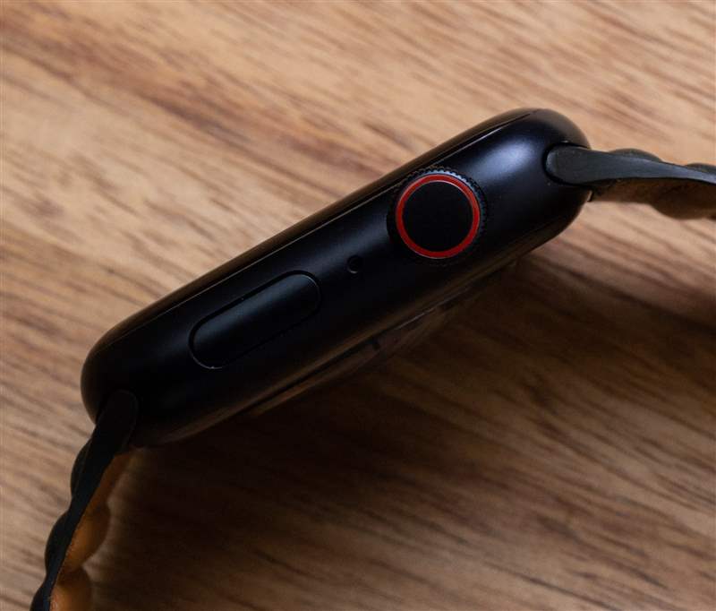 與Apple Watch Series 8一起入睡-復刻表