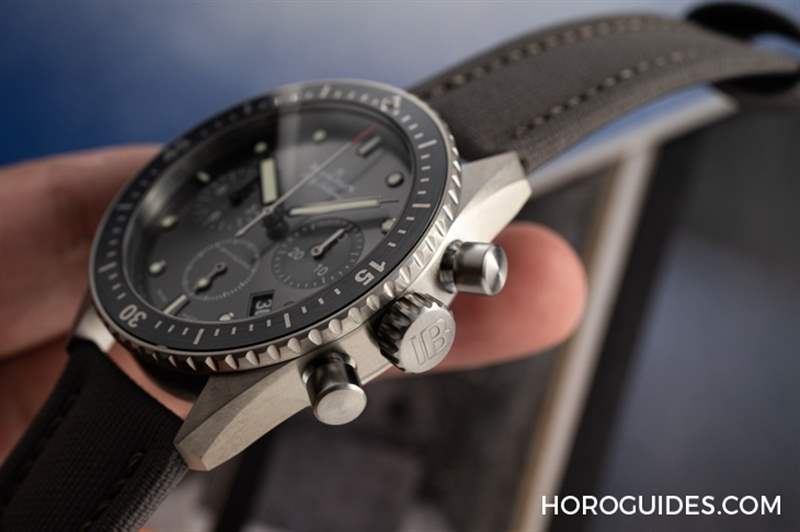 18K紅金藍面、23級鈦灰面，Blancpain五十噚深潛器飛返計時碼表兩款延伸新作-復刻表