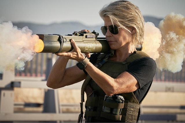 看電影琳達漢密爾頓殺死了戴著數字尼克松手表的電子人，在她的回歸中飾演莎拉康納在“終結者：黑暗命運”中-復刻表