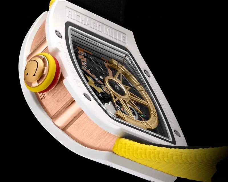 ATZ白色陶瓷、紅金材質／CRMT7自動上鏈機芯／時、分、小秒顯示／陀飛輪裝置／表冠功能顯示／藍寶石水晶鏡面、透明底蓋／防水50米／表徑48.15x39.74mm／限量50只（RICHARD MILLE官網）