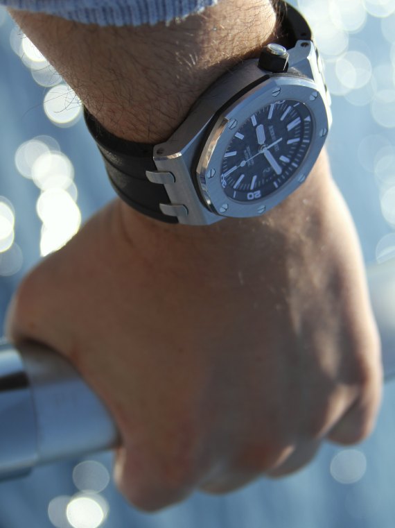 愛(ài)彼皇家橡樹近海潛水腕表-復(fù)刻表