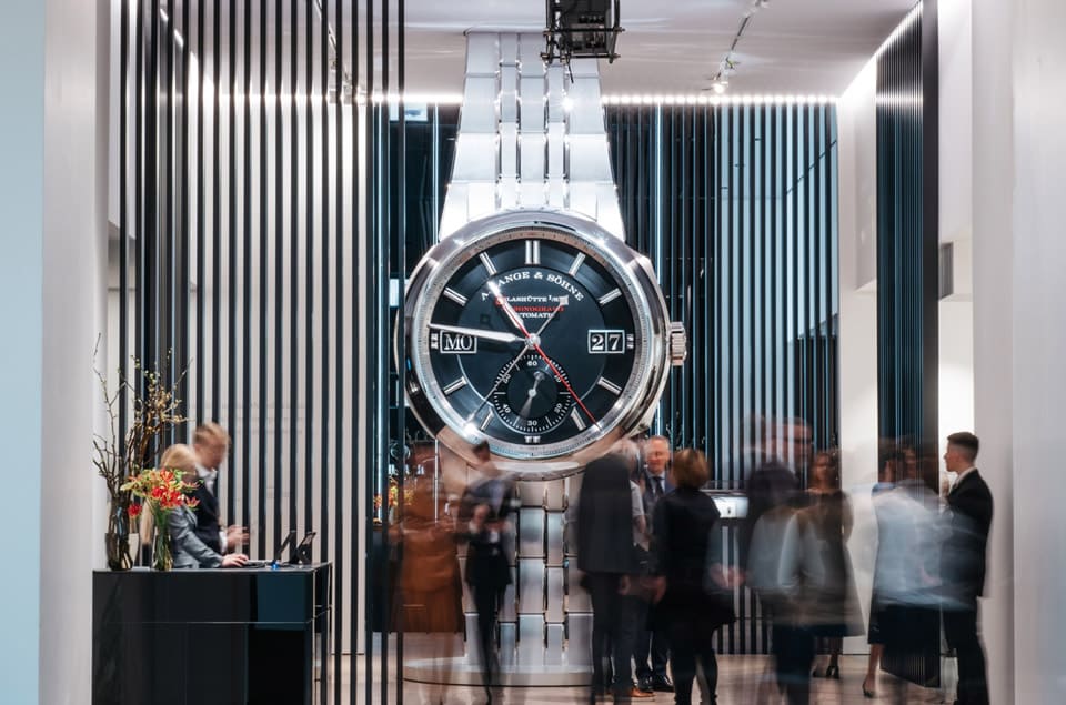 倫敦哈洛德百貨出現(xiàn)一支超巨大朗格Odysseus計(jì)時碼表比實(shí)表大50倍！-復(fù)刻表