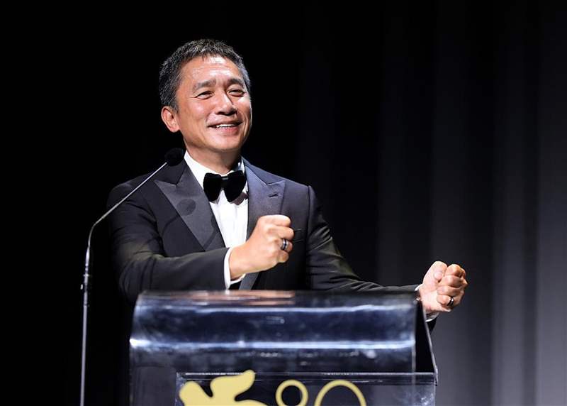 梁朝偉勇奪威尼斯終身成就獎成亞洲首例手上配飾反映個人特質-復刻表