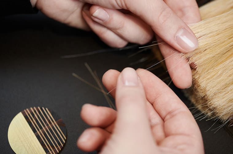 愛馬仕Slim d'Hermès懷表以馬鬃細(xì)工鑲嵌搭配雕刻工藝詮釋駿馬絲巾主題-復(fù)刻表