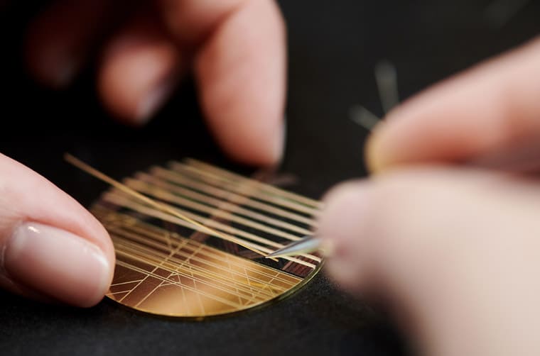 愛馬仕Slim d'Hermès懷表以馬鬃細(xì)工鑲嵌搭配雕刻工藝詮釋駿馬絲巾主題-復(fù)刻表